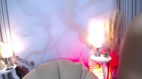 LAURA online show from November 7, 2025, 11:54 am