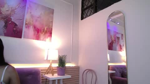 LAURA online show from April 24, 2026, 12:07 pm