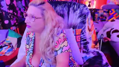 Lisa online show from September 27, 2025, 3:28 pm