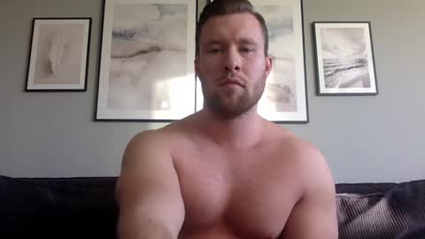 swekingxx online show from February 5, 2025, 2:16 pm