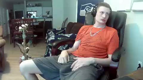 Snapshot of swelteringk chatting on July 19, 2026, 10:35 pm Kile online show from July 19, 2026, 10:35 pm