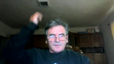 Snapshot of swergiu333 chatting on April 27, 2026, 5:16 am Raymond online show from April 27, 2026, 5:16 am