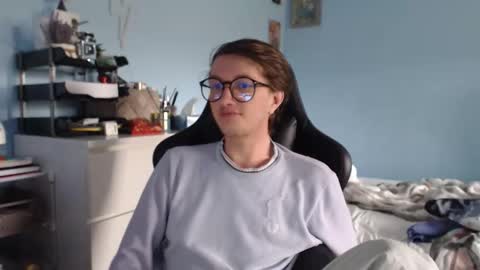 Cat online show from April 17, 2026, 7:55 am