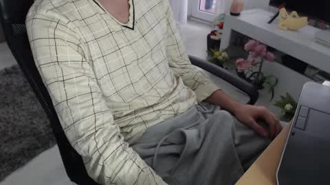 SwetLittleBoy4u online show from November 25, 2025, 8:03 am