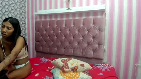 swett_lady_ online show from February 23, 2025, 4:02 pm