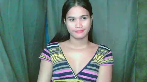 Snapshot of swettie_rhea chatting on April 22, 2026, 3:35 pm Rhea online show from April 22, 2026, 3:35 pm