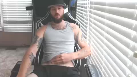 swoozy_ online show from October 10, 2025, 5:01 pm