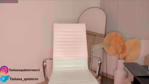 Snapshot of swt_molly chatting on December 13, 2024, 4:11 am Molly  online show from December 13, 2024, 4:11 am