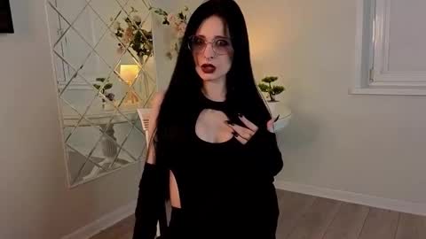 Sophie online show from October 17, 2025, 11:13 am