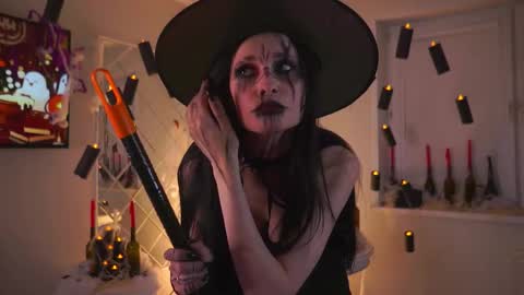 Sophie online show from October 25, 2025, 11:40 am