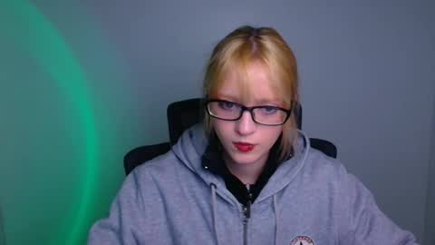 Snapshot of syfer_loon chatting on November 29, 2025, 6:49 am Syfer online show from November 29, 2025, 6:49 am