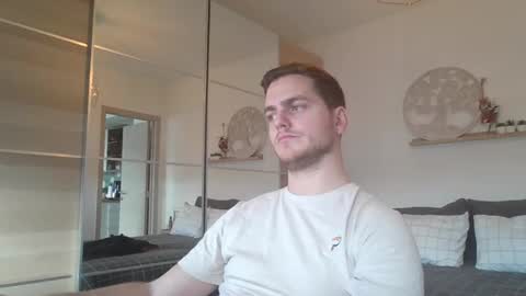 Snapshot of syl092 chatting on December 2, 2024, 2:30 pm syl092 online show from December 2, 2024, 2:30 pm