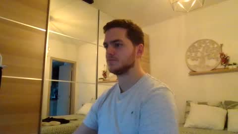 Snapshot of syl092 chatting on December 9, 2024, 8:11 am syl092 online show from December 9, 2024, 8:11 am