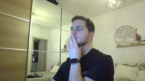 Snapshot of syl092 chatting on December 11, 2024, 5:04 pm syl092 online show from December 11, 2024, 5:04 pm