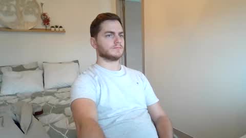 Snapshot of syl092 chatting on January 18, 2025, 2:12 pm syl092 online show from January 18, 2025, 2:12 pm