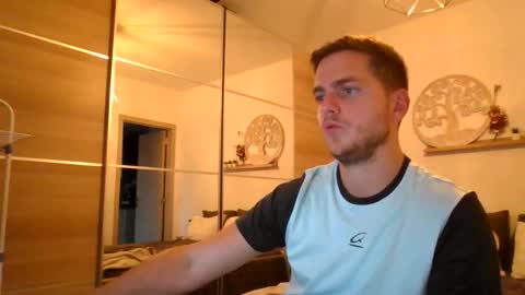 Snapshot of syl092 chatting on October 1, 2025, 5:30 pm syl092 online show from October 1, 2025, 5:30 pm