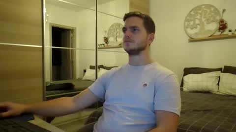 Snapshot of syl092 chatting on October 7, 2025, 5:21 pm syl092 online show from October 7, 2025, 5:21 pm