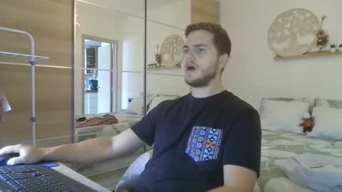 Snapshot of syl092 chatting on October 17, 2025, 9:12 am syl092 online show from October 17, 2025, 9:12 am