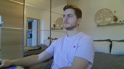 syl092 online show from January 7, 2026, 9:34 am