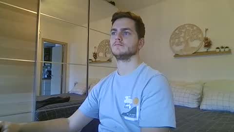 syl092 online show from January 12, 2026, 9:25 am