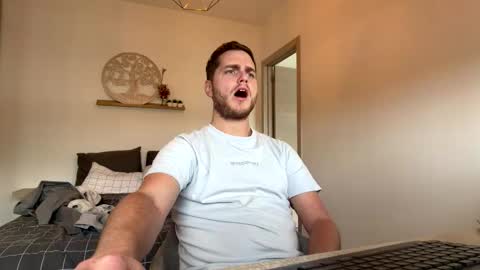 syl092 online show from April 15, 2026, 3:52 pm