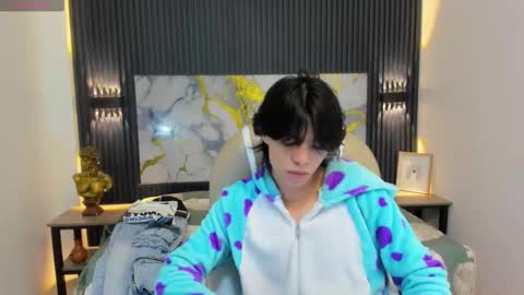 sylasfrost online show from November 20, 2025, 7:13 pm