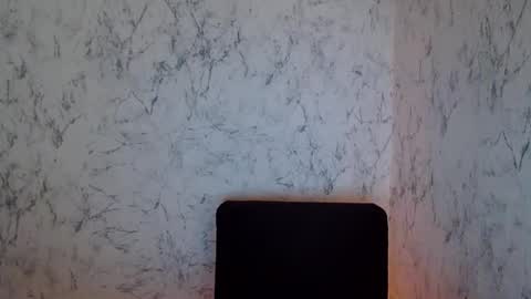 SyrenDixon online show from December 1, 2025, 8:47 pm