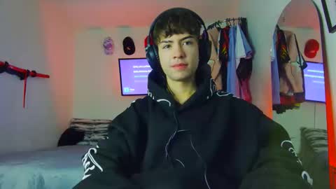 Snapshot of t0n3r chatting on October 24, 2025, 1:46 am TONER online show from October 24, 2025, 1:46 am