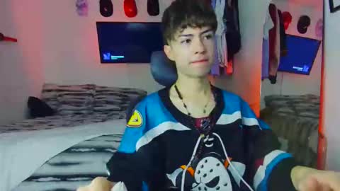 Snapshot of t0n3r chatting on October 29, 2025, 2:14 am TONER online show from October 29, 2025, 2:14 am