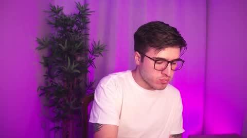 t0ny_wylie online show from November 12, 2025, 10:48 am