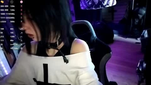 Lina online show from April 8, 2026, 3:12 pm