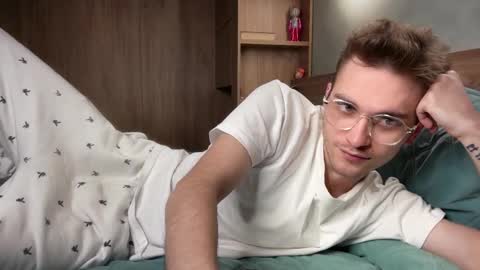 Snapshot of tai_fun chatting on February 11, 2026, 3:11 am Alex online show from February 11, 2026, 3:11 am