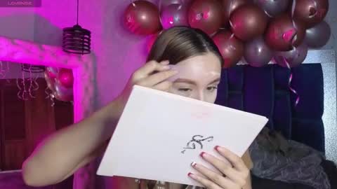 Taissa online show from November 9, 2025, 11:41 am