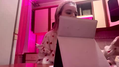 Snapshot of taitebinner chatting on February 25, 2026, 6:39 pm Mia online show from February 25, 2026, 6:39 pm