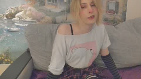 Snapshot of taka_s_paintroom chatting on December 18, 2024, 3:37 am Taka online show from December 18, 2024, 3:37 am