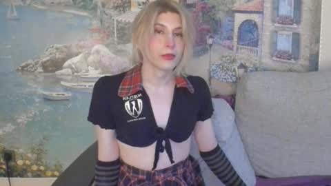 Snapshot of taka_s_paintroom chatting on September 14, 2025, 7:18 am Taka online show from September 14, 2025, 7:18 am