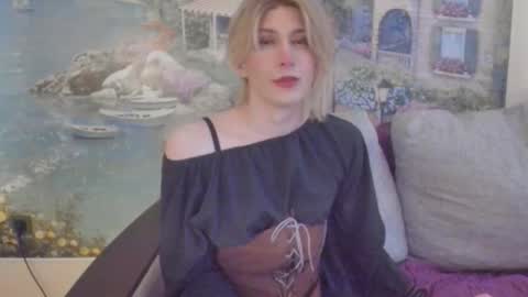 Snapshot of taka_s_paintroom chatting on October 10, 2025, 5:39 am Taka online show from October 10, 2025, 5:39 am