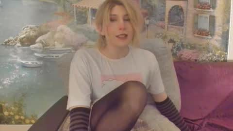 Snapshot of taka_s_paintroom chatting on October 28, 2025, 4:16 am Taka online show from October 28, 2025, 4:16 am