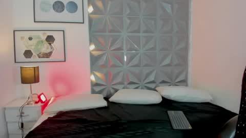 tamara_rouse57 online show from September 30, 2025, 6:07 am