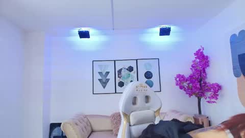 Tamara online show from April 17, 2026, 3:53 am