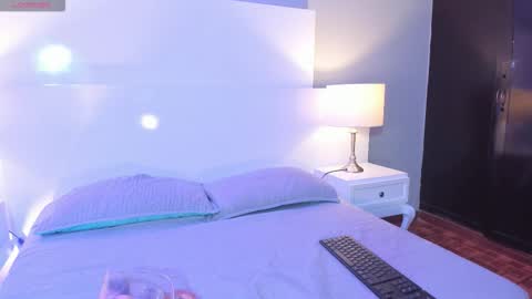 Tamy  online show from November 25, 2025, 1:22 pm