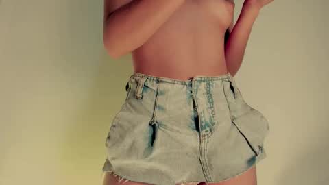 Snapshot of tamarathompsonn chatting on September 19, 2025, 3:41 am Tamara. online show from September 19, 2025, 3:41 am