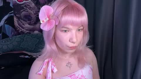 Lola online show from December 21, 2025, 7:10 pm