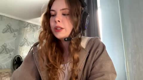 Layla online show from October 6, 2025, 10:56 am