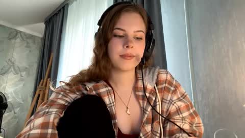 Layla online show from October 8, 2025, 12:58 pm