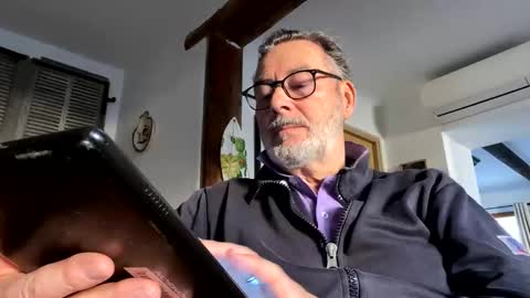 Dominique online show from January 8, 2025, 10:37 am