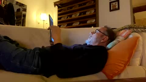 Dominique online show from January 8, 2025, 6:20 pm