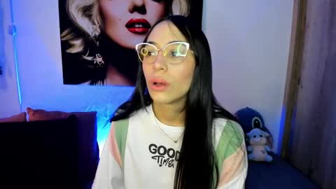 tania06 online show from November 23, 2025, 1:11 pm