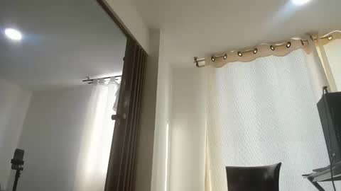 taniabonnet  online show from March 7, 2026, 1:08 pm