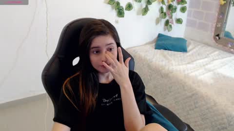 Tania  online show from January 2, 2025, 10:33 pm